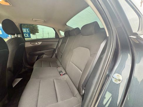 Used 2021 Kia Forte LXS FWD image 13