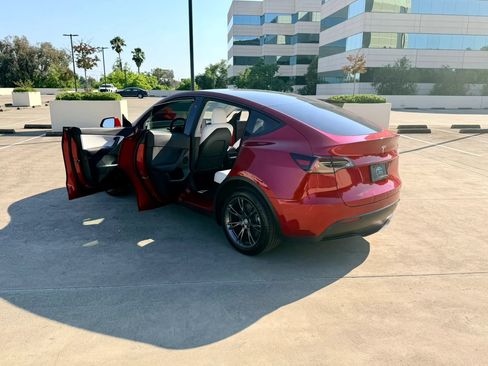 Used 2024 Tesla Model Y Long Range RWD image 42