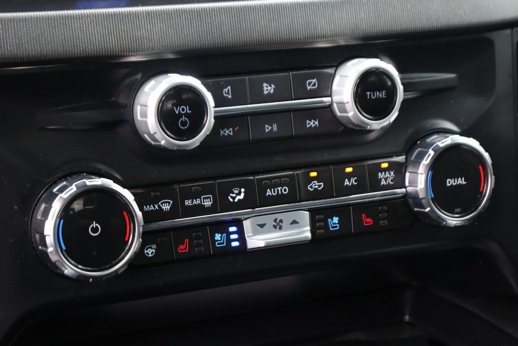 Used 2024 Ford F250 Platinum AWD/4WD image 35
