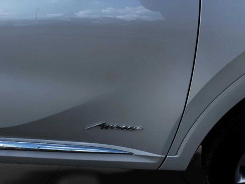 Used 2024 Buick Envision Avenir image 11