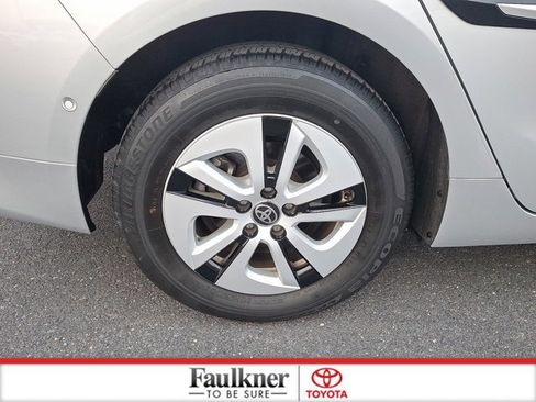 Certified 2018 Toyota Prius Four image 8