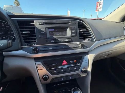Used 2017 Hyundai Elantra SE image 7