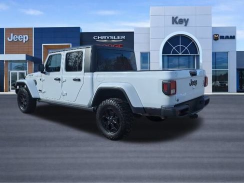 Used 2023 Jeep Gladiator Willys image 3