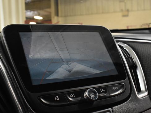 Used 2018 Chevrolet Malibu LT image 18