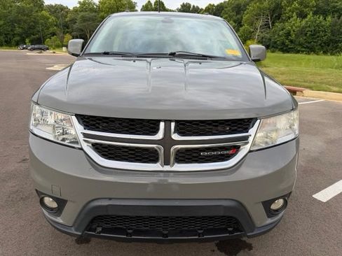 Used 2019 Dodge Journey SE w/ Connectivity Group FWD image 3