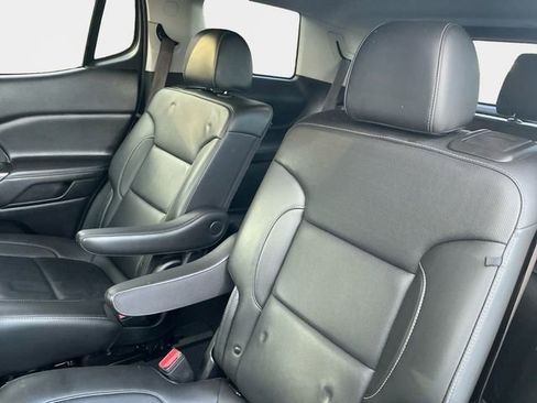 Used 2023 GMC Acadia SLT image 15