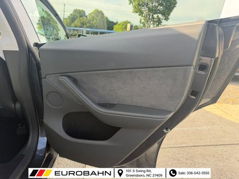 Used 2024 Tesla Model Y Long Range AWD/4WD image 19