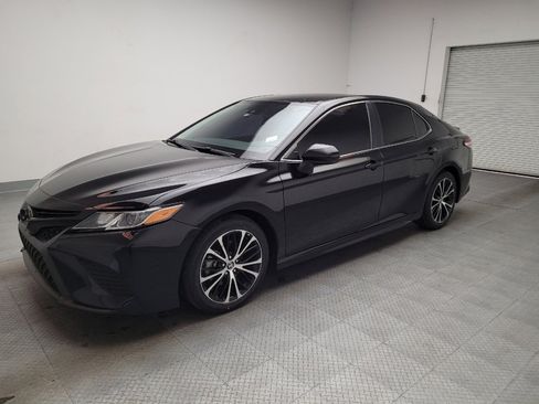 Used 2020 Toyota Camry SE w/ Carpet Mat Package image 2