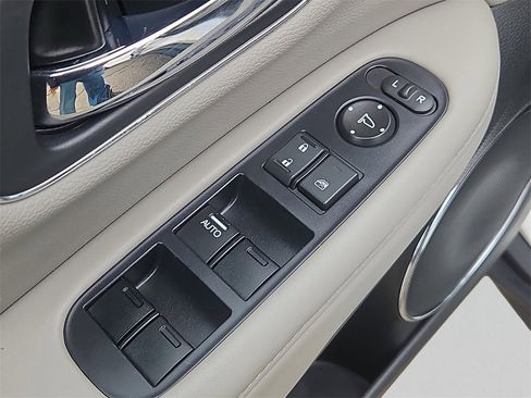 Certified 2018 Honda HR-V EX-L image 23