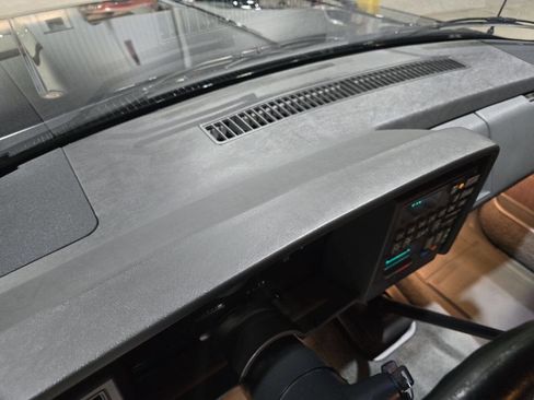Used 1990 Chevrolet Silverado 1500 2WD Regular Cab image 35
