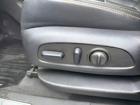 Used 2024 Chevrolet Equinox Premier image 25