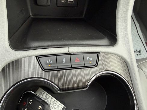 Used 2022 GMC Acadia SLT w/ LPO, Floor Liner Package image 33