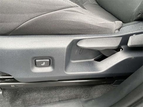 Used 2025 Toyota Tacoma SR5 image 17