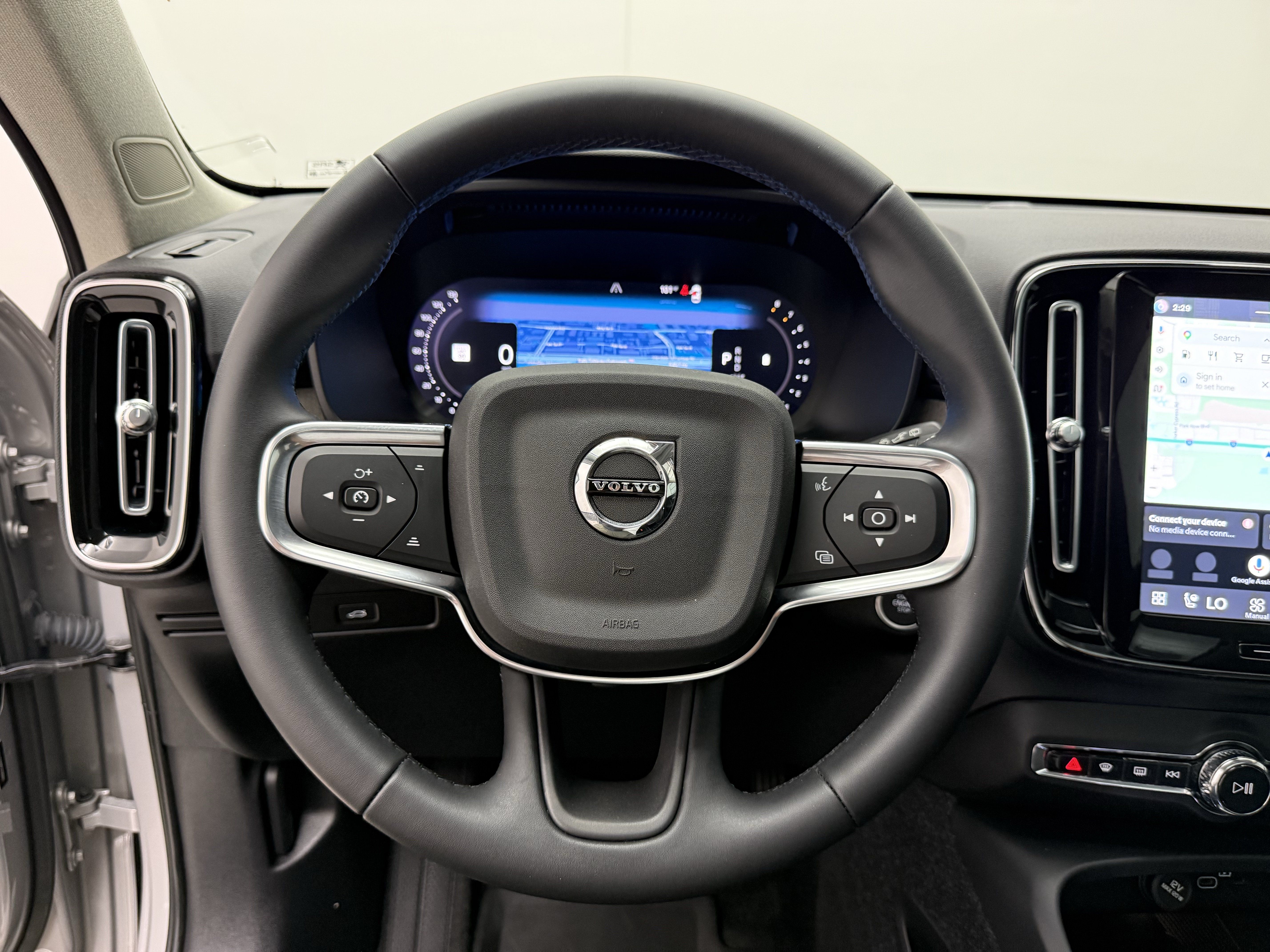 Certified 2023 Volvo XC40 B5 Plus w/ Driver Assist Package AWD/4WD image 16