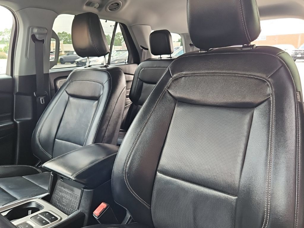 Used 2022 Ford Explorer Limited w/ Equipment Group 301A RWD image 24