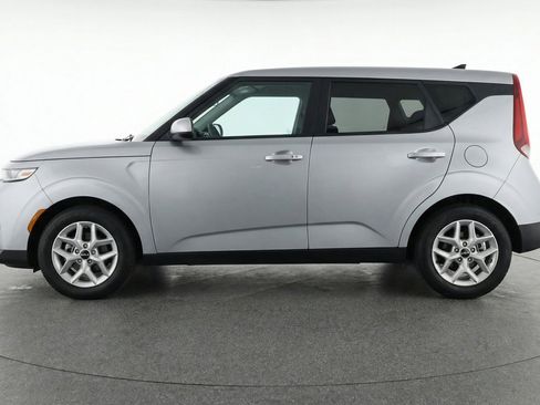 Used 2025 Kia Soul LX w/ LX Technology Package FWD image 5