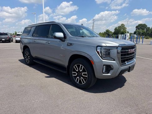Used 2023 GMC Yukon XL AT4 AWD/4WD image 3