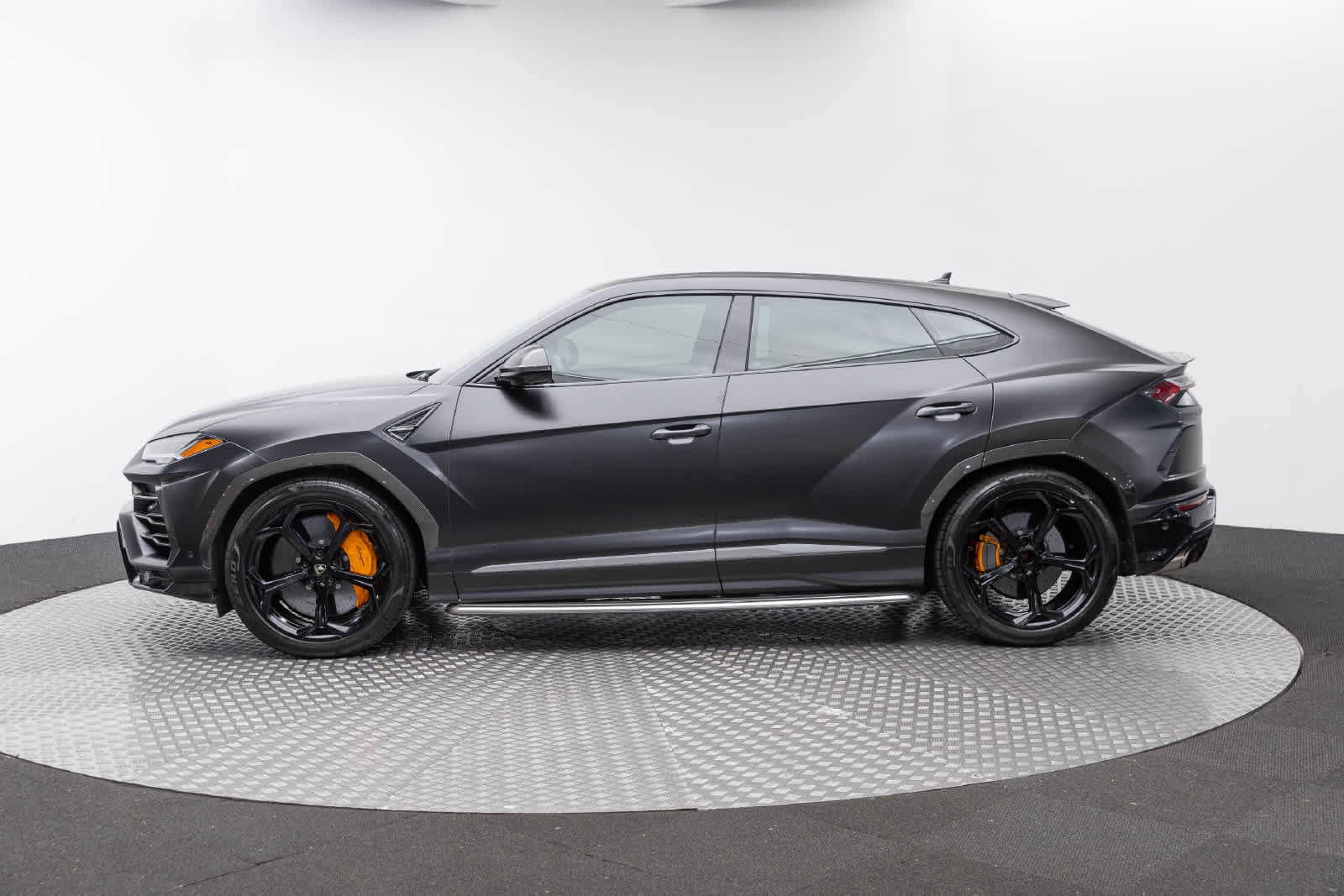 Used 2021 Lamborghini Urus AWD/4WD image 3