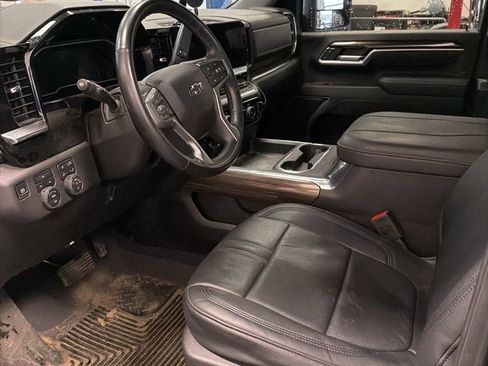 Used 2025 Chevrolet Silverado 2500 LT w/ Trail Boss Package image 2