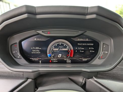Used 2021 Lamborghini Urus AWD/4WD image 19