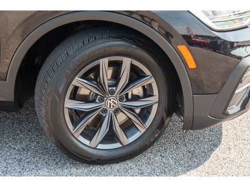 Used 2022 Volkswagen Tiguan SE w/ Panoramic Sunroof Package AWD/4WD image 24