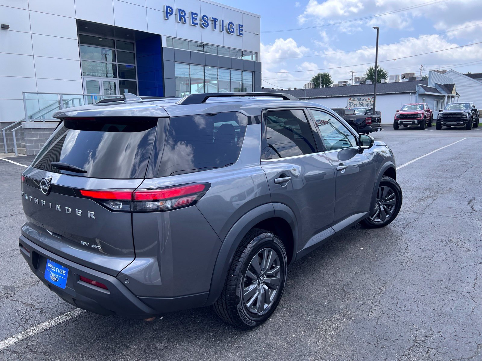 Used 2022 Nissan Pathfinder SV AWD/4WD image 19