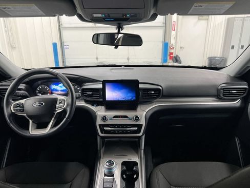 Used 2023 Ford Explorer XLT AWD/4WD image 10