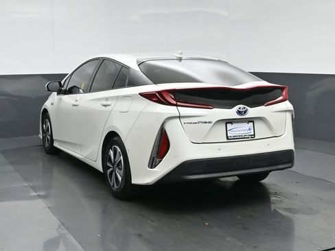 Used 2017 Toyota Prius Prime Advanced image 5