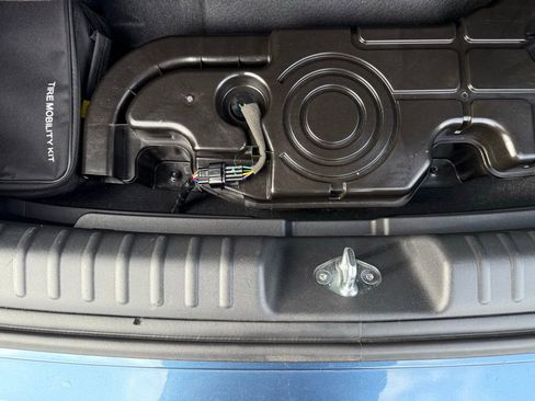 Certified 2023 Kia Niro SX Touring image 30