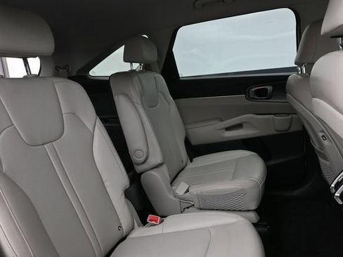 Used 2023 Kia Sorento EX AWD/4WD image 29