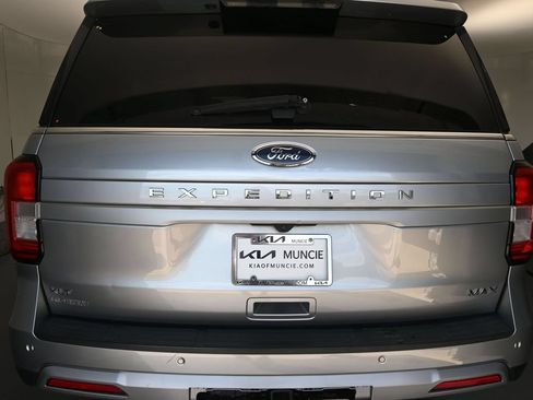 Used 2024 Ford Expedition Max XLT AWD/4WD image 9