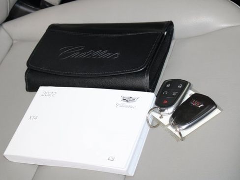 Certified 2022 Cadillac XT4 Luxury w/ Cold Weather Package image 19