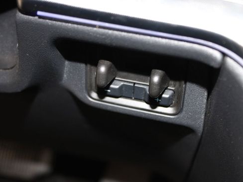 Used 2025 Ford Expedition Platinum image 29