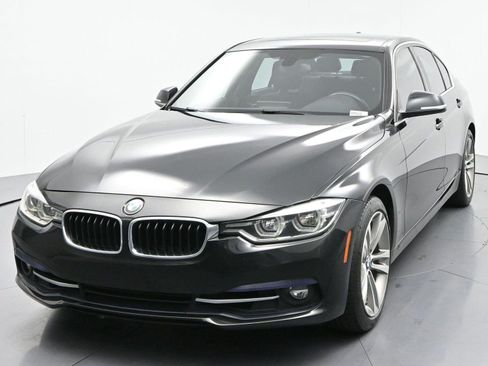 Used 2018 BMW 330i Sedan RWD image 3