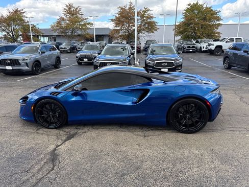 Used 2023 McLaren Artura RWD image 2