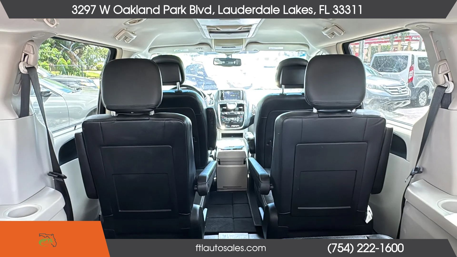 Used 2014 Chrysler Town & Country Touring-L FWD image 38