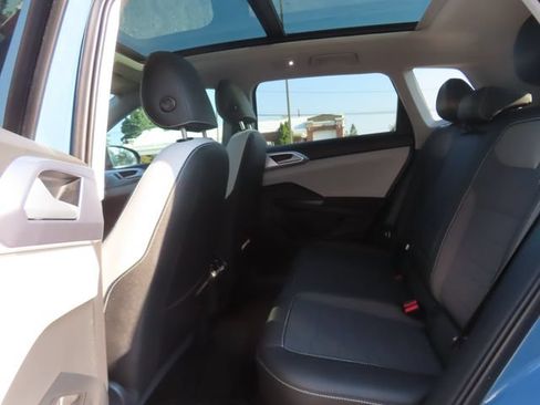 Used 2025 Volkswagen Taos SE FWD image 21