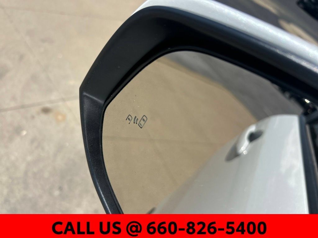 Used 2022 Toyota Corolla Cross XLE AWD/4WD image 12