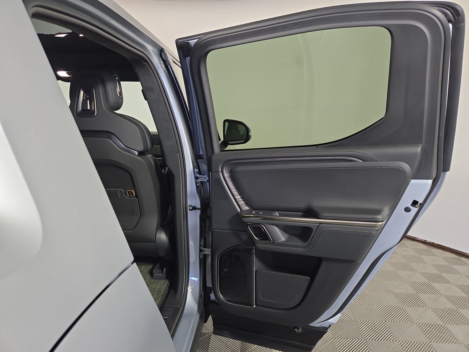 Used 2024 Rivian R1T Adventure Dual AWD/4WD image 19