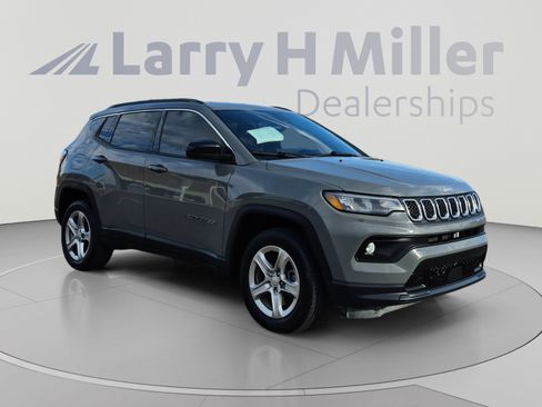Used 2024 Jeep Compass Latitude AWD/4WD image 7