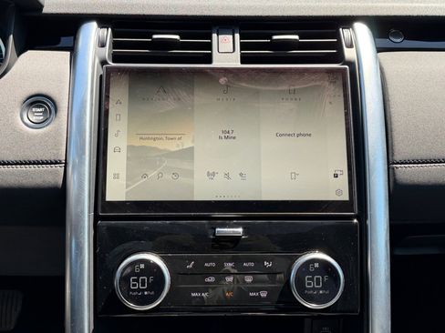 Used 2023 Land Rover Discovery S AWD/4WD image 14