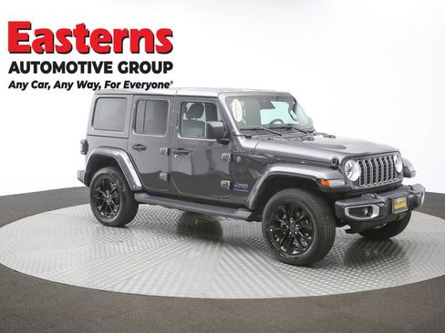 Used 2025 Jeep Wrangler Unlimited Sahara AWD/4WD image 44