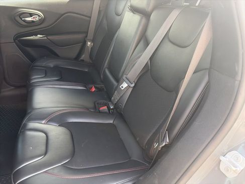Used 2019 Jeep Cherokee Trailhawk w/ Cold Weather Group AWD/4WD image 29