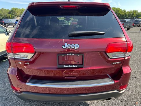 Used 2018 Jeep Grand Cherokee Limited w/ Luxury Group II AWD/4WD image 3