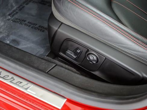 Used 2015 Maserati Ghibli RWD image 39