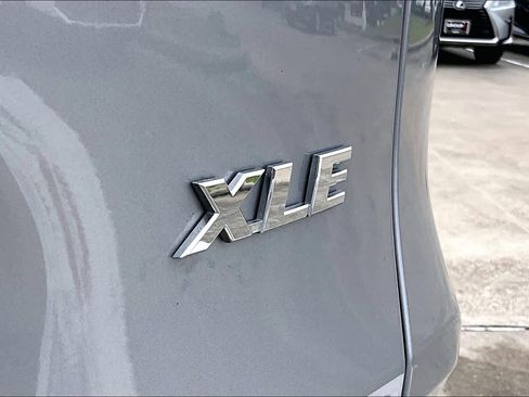 Used 2025 Toyota RAV4 XLE image 9