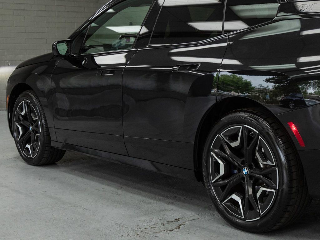 Used 2024 BMW iX xDrive50 w/ Premium Package AWD/4WD image 35