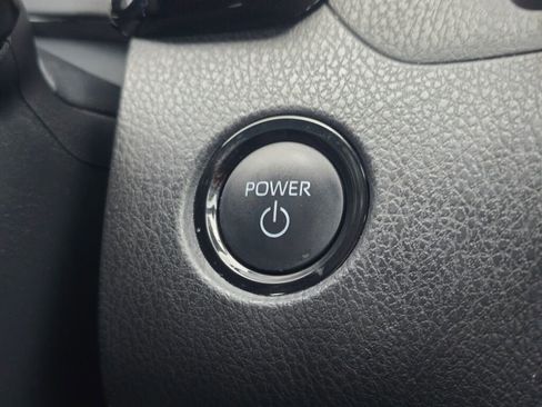 Used 2025 Toyota Camry SE image 39