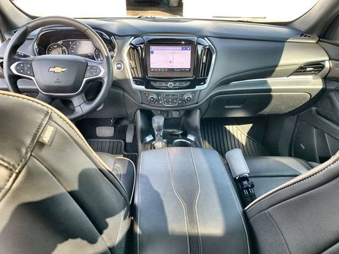 Used 2023 Chevrolet Traverse Premier FWD image 21