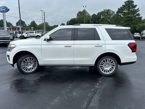 Used 2023 Ford Expedition Limited AWD/4WD image 4